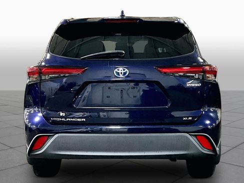 Used 2021 Toyota Highlander XLE AWD/4WD image 5