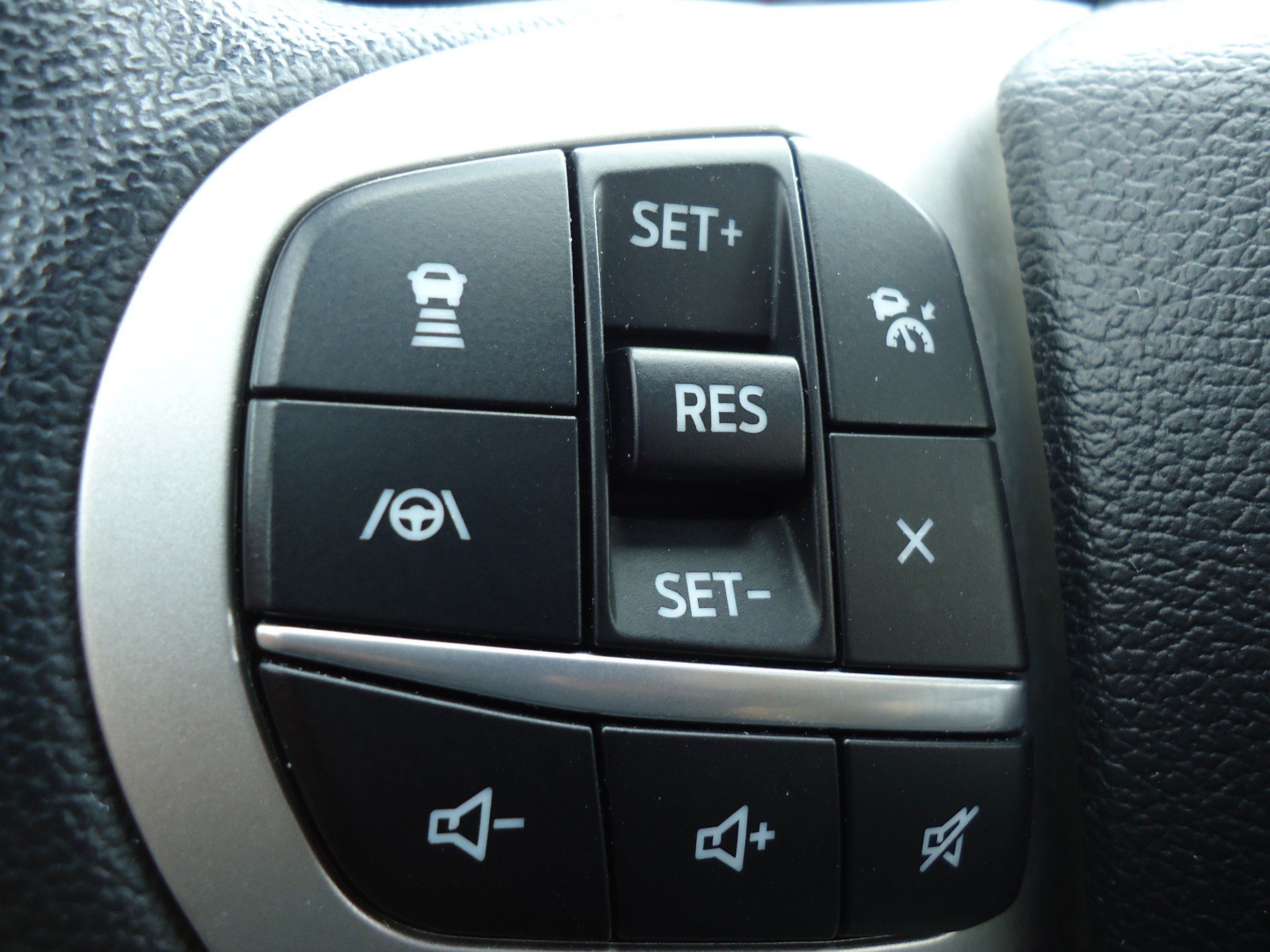 Used 2022 Ford Explorer XLT w/ Equipment Group 202A AWD/4WD image 21