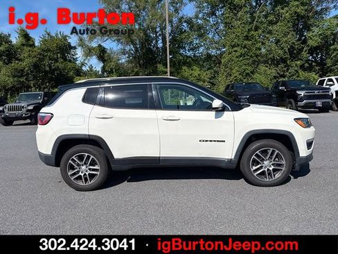 Used 2019 Jeep Compass Latitude w/ Popular Equipment Group AWD/4WD image 2