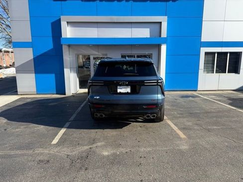 Used 2025 Chevrolet Traverse RS w/ LPO, Floor Liner Package image 7