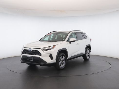 Used 2022 Toyota RAV4 XLE image 38