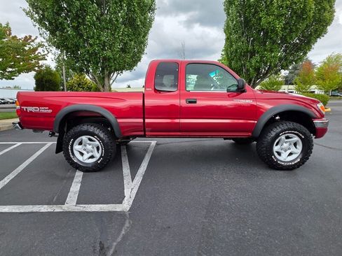Used 2004 Toyota Tacoma 4x4 Xtracab V6 w/ Convenience Pkg image 4