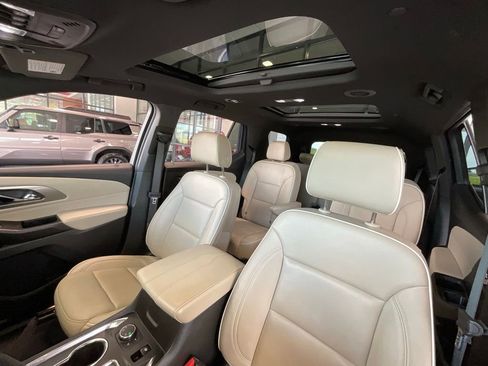 Used 2023 Chevrolet Traverse Premier AWD/4WD image 9