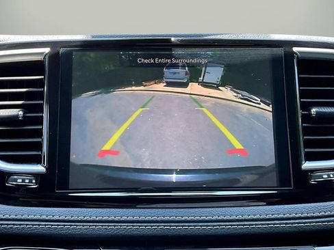 Used 2023 Chrysler Pacifica Limited FWD image 13