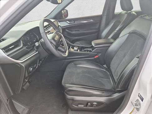 Used 2023 Jeep Grand Cherokee Altitude AWD/4WD image 15