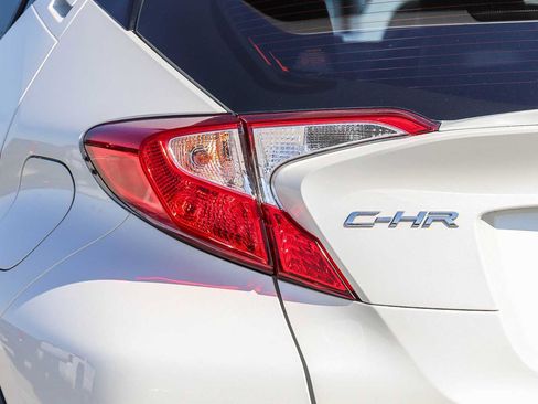 Used 2019 Toyota C-HR Limited FWD image 9