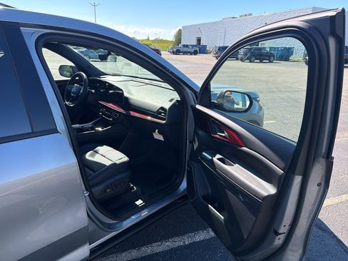 New 2026 Chevrolet Traverse RS w/ LPO, Floor Liner Package AWD/4WD image 33