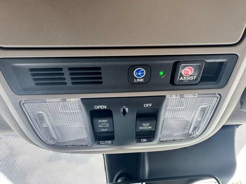 Used 2019 Honda Pilot Touring image 31