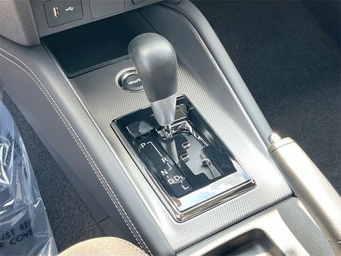 Used 2025 Mitsubishi Outlander Sport ES image 17