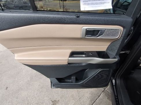 Used 2023 Ford Explorer Limited image 28