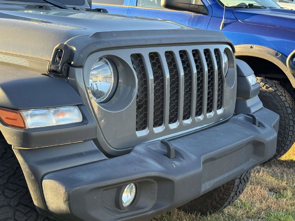 Used 2020 Jeep Gladiator Sport w/ Quick Order Package 24S AWD/4WD image 3