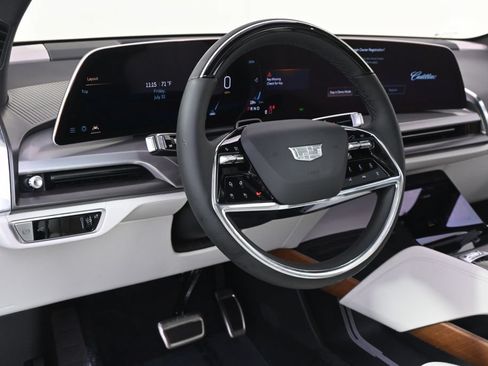 New 2027 Cadillac Vistiq Sport w/ LPO, Floor Liner Package AWD/4WD image 12