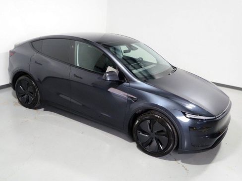 Used 2026 Tesla Model Y Long Range RWD image 13