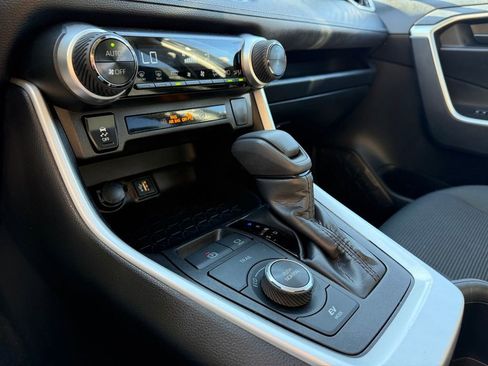 Certified 2025 Toyota RAV4 LE image 25