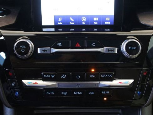 Used 2022 Ford Explorer Platinum w/ Equipment Group 601A AWD/4WD image 30