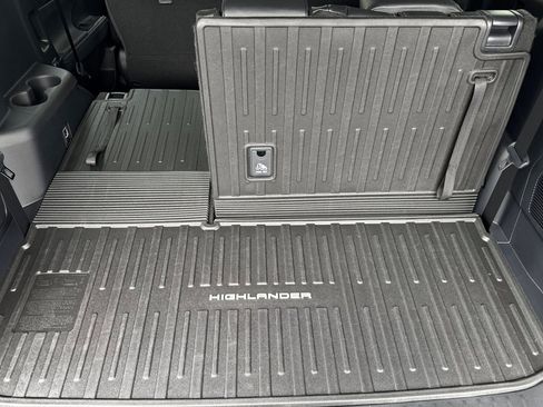 New 2026 Toyota Highlander Platinum AWD/4WD image 18