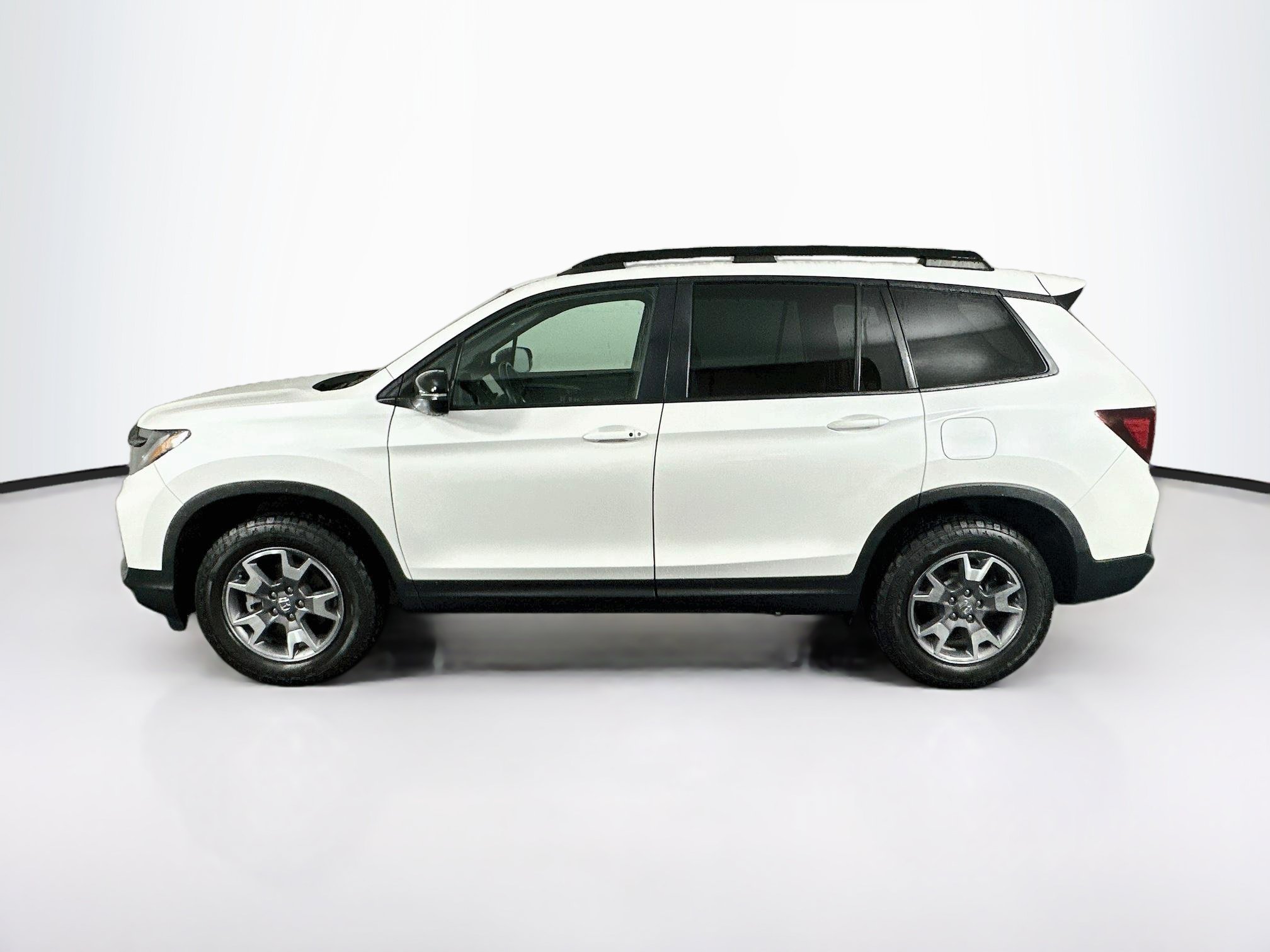 Used 2023 Honda Passport TrailSport image 4