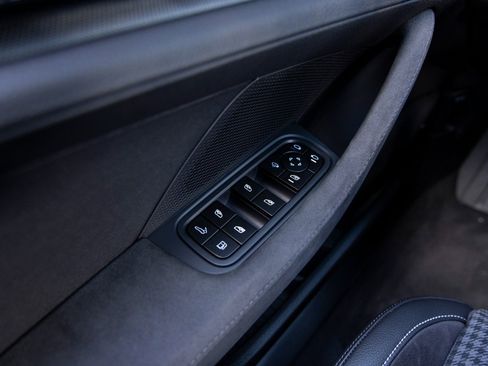 Used 2025 Porsche Panamera 4 image 22