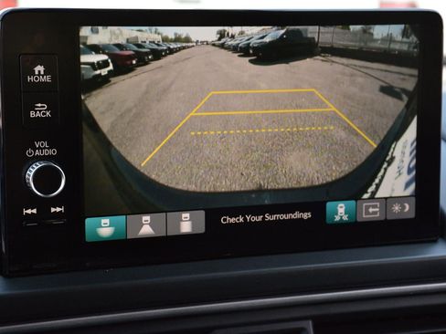 Used 2025 Honda Pilot Touring image 29