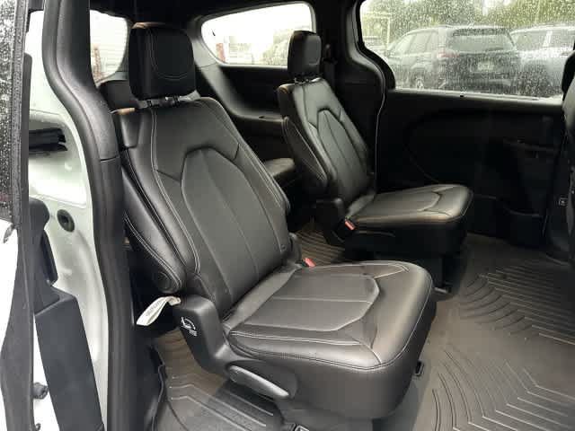 Used 2026 Chrysler Pacifica Select FWD image 18