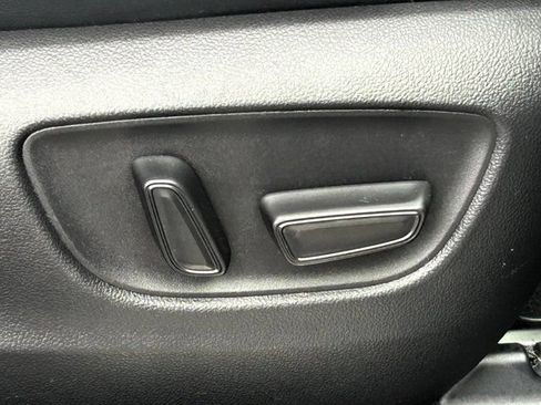 Used 2021 Toyota Venza XLE w/ Softex Package image 37