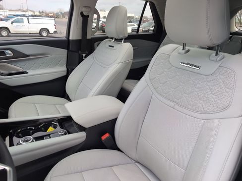 Used 2025 Ford Explorer Platinum w/ Ultimate Package AWD/4WD image 16