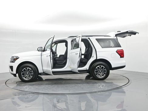 Certified 2024 Ford Expedition XLT RWD image 43