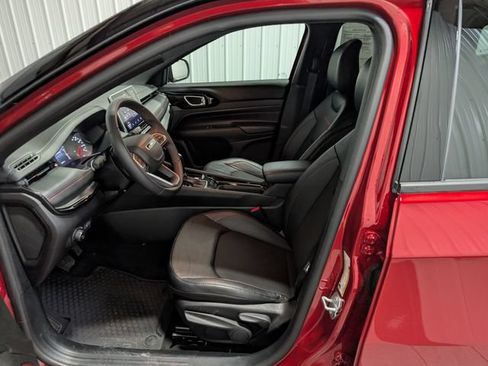 Used 2025 Jeep Compass Trailhawk AWD/4WD image 14