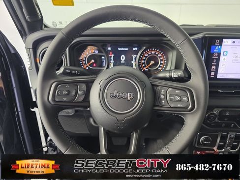 New 2025 Jeep Gladiator Mojave image 18