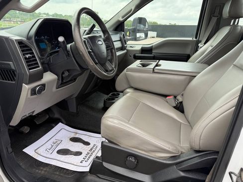 Used 2019 Ford F550 4x4 Regular Cab Super Duty image 13