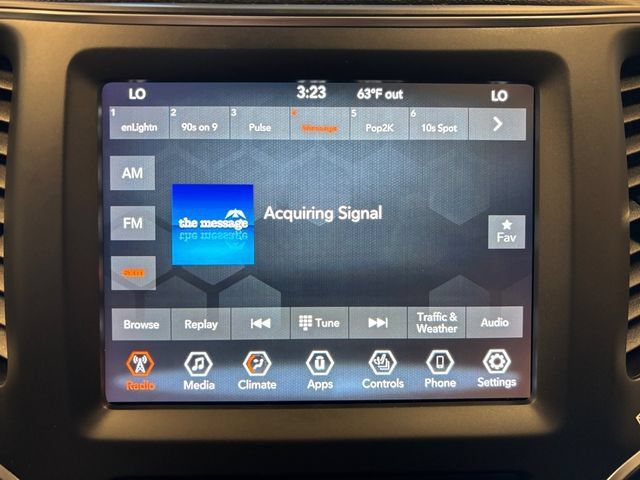 Used 2022 Jeep Cherokee Latitude Lux w/ Mopar Interior Package AWD/4WD image 19