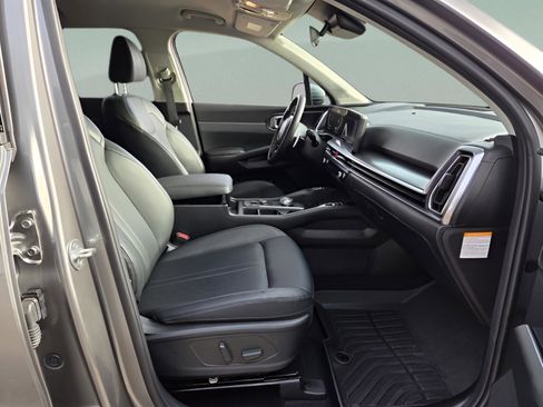 Used 2025 Kia Sorento EX image 15