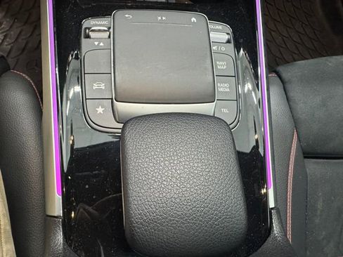 Used 2022 Mercedes-Benz GLB 250 image 37