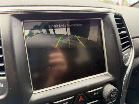 Used 2017 Jeep Grand Cherokee Altitude AWD/4WD image 24