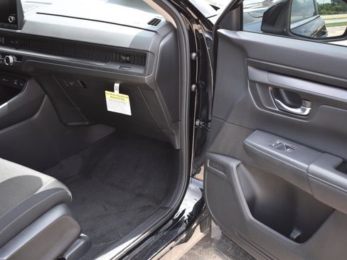 Used 2025 Honda CR-V LX image 16