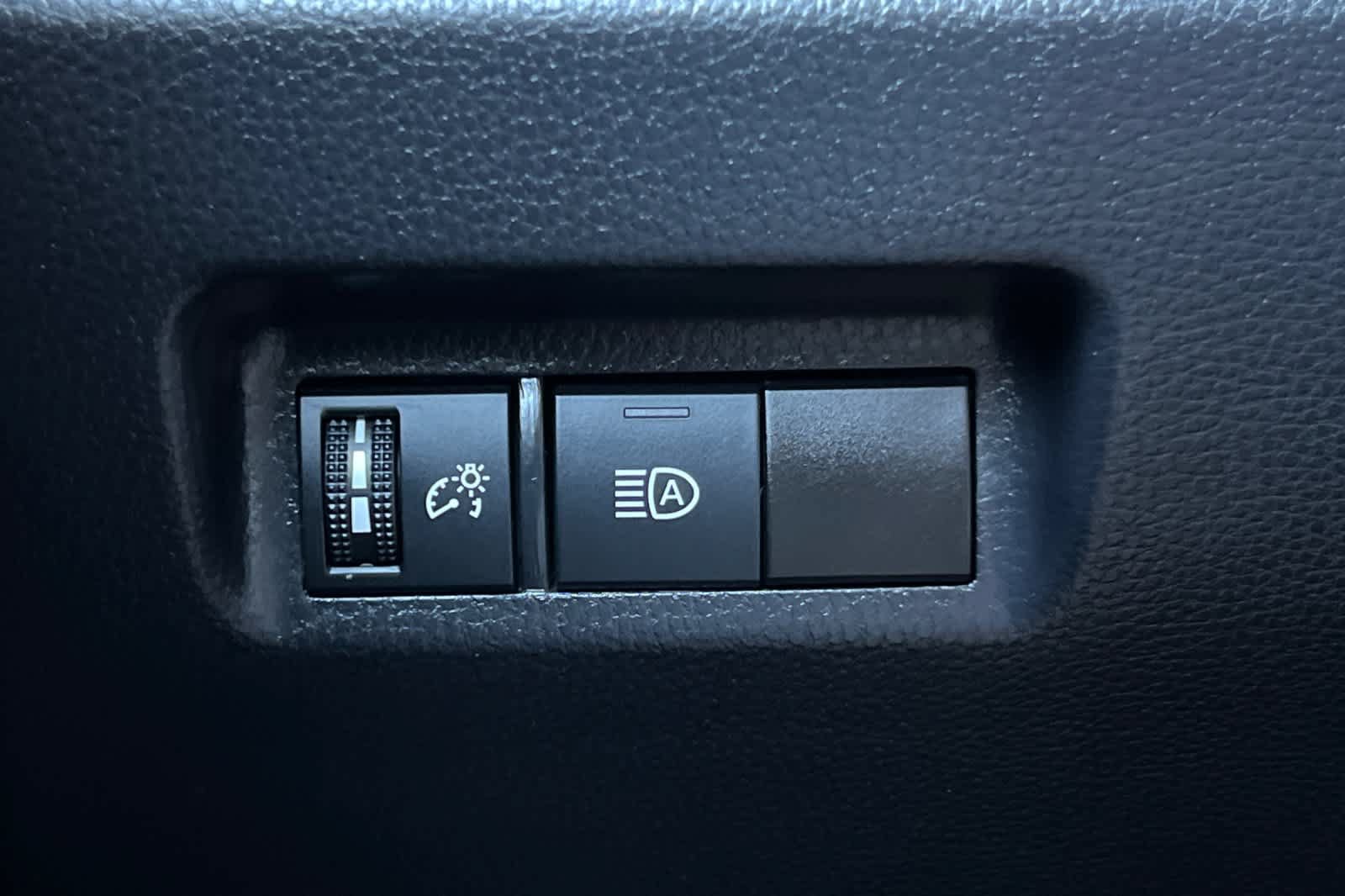Certified 2022 Toyota RAV4 LE AWD/4WD image 29