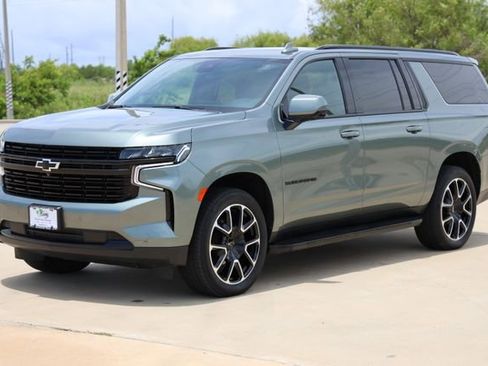 Used 2023 Chevrolet Suburban RST w/ Luxury Package AWD/4WD image 3