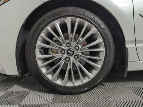 Used 2019 Toyota Avalon Limited FWD image 21