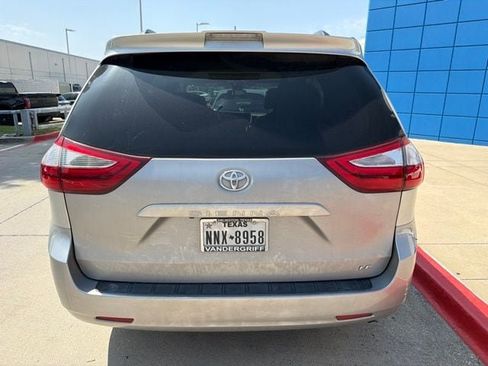 Used 2019 Toyota Sienna LE FWD image 6