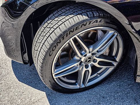 Used 2018 Mercedes-Benz E 400 4MATIC Sedan image 10