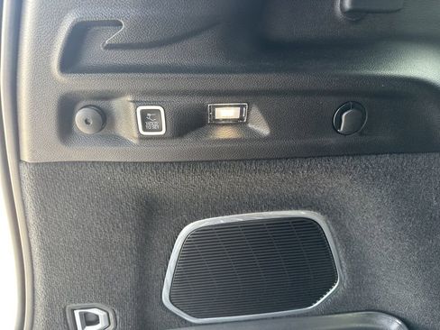 Used 2024 Jeep Grand Cherokee L Overland w/ Advanced Protech Group III image 32