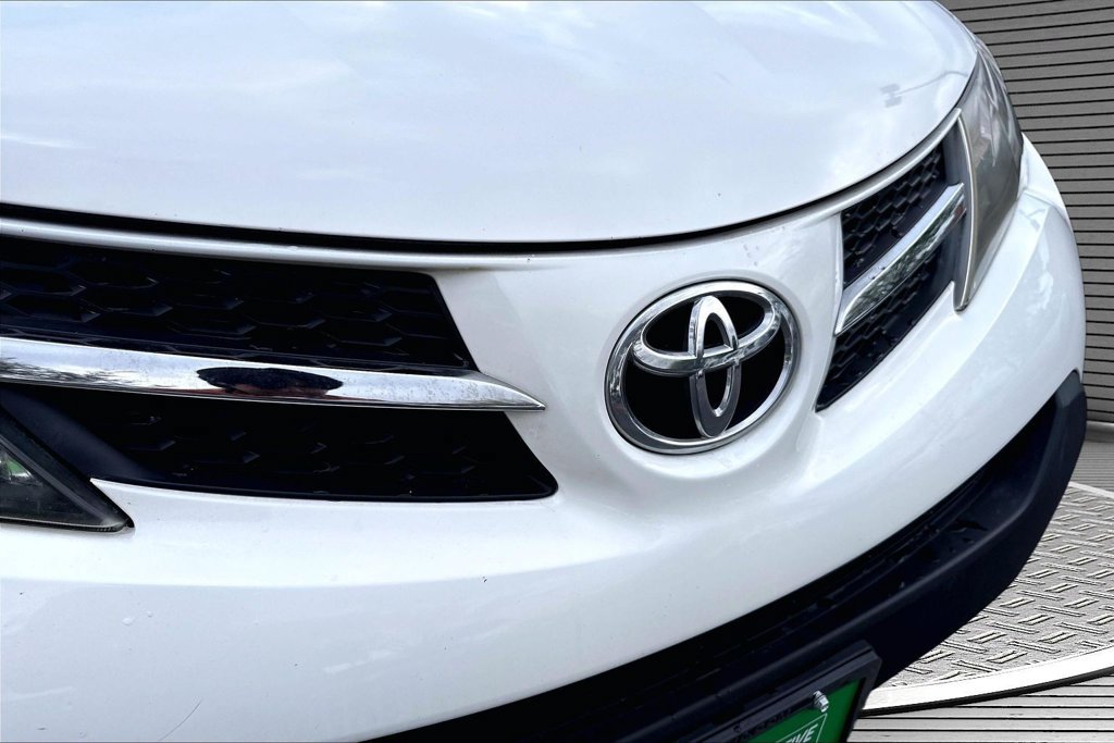 Used 2013 Toyota RAV4 LE FWD image 30