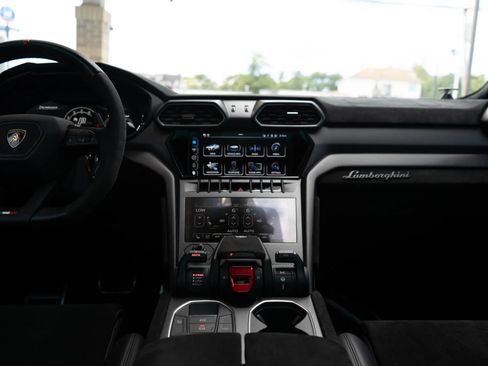 Used 2024 Lamborghini Urus Performante AWD/4WD image 63