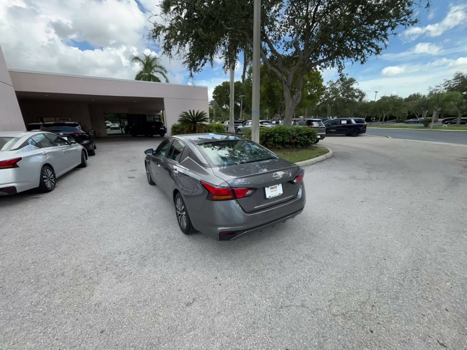 Used 2025 Nissan Altima 2.5 SV FWD image 10