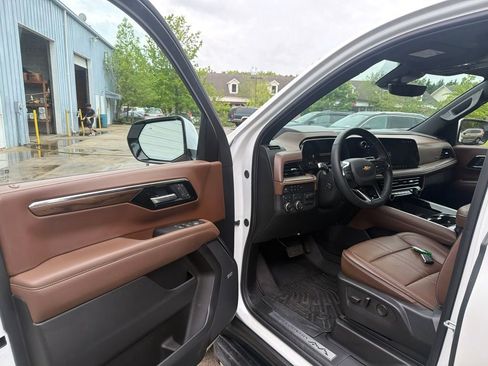 Used 2025 Chevrolet Tahoe High Country w/ Sun And Tow Package AWD/4WD image 14