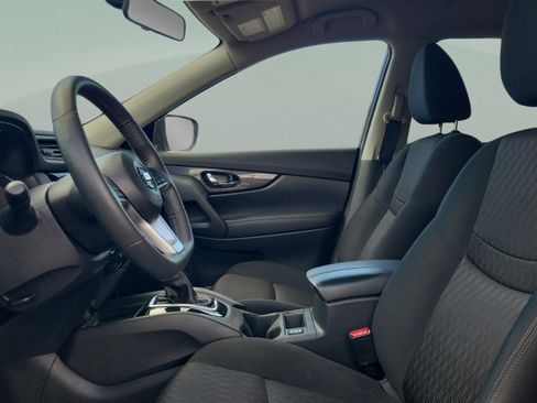 Used 2017 Nissan Rogue SV w/ SV Premium Package image 16