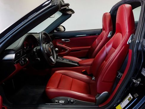 Used 2019 Porsche 911 Targa 4S image 12