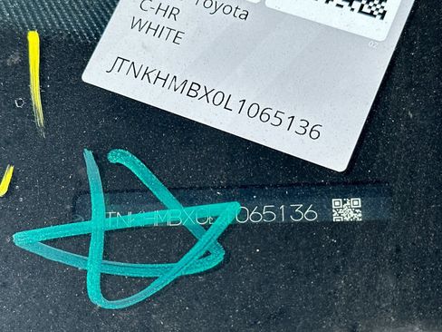 Used 2020 Toyota C-HR LE image 23