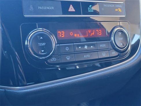 Used 2019 Mitsubishi Outlander 4WD Plug-In Hybrid image 21