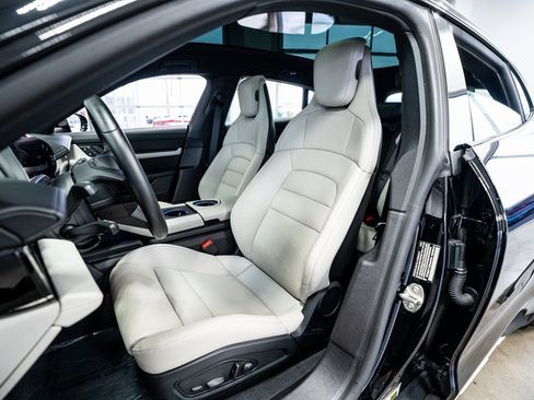 Used 2024 Porsche Taycan 4S w/ Premium Package image 34